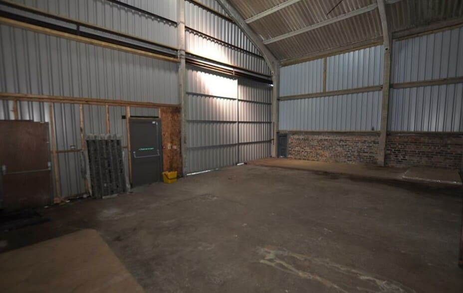 St. John St, Whitland for sale - Interior Photo - Image 2 of 7