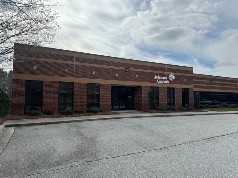 971-985 Pinebrook Knolls Dr, Winston-Salem, NC for lease - Building Photo - Image 2 of 5