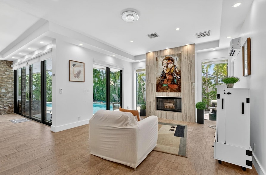 2460 NE 36th St, Fort Lauderdale, FL for sale - Interior Photo - Image 3 of 11