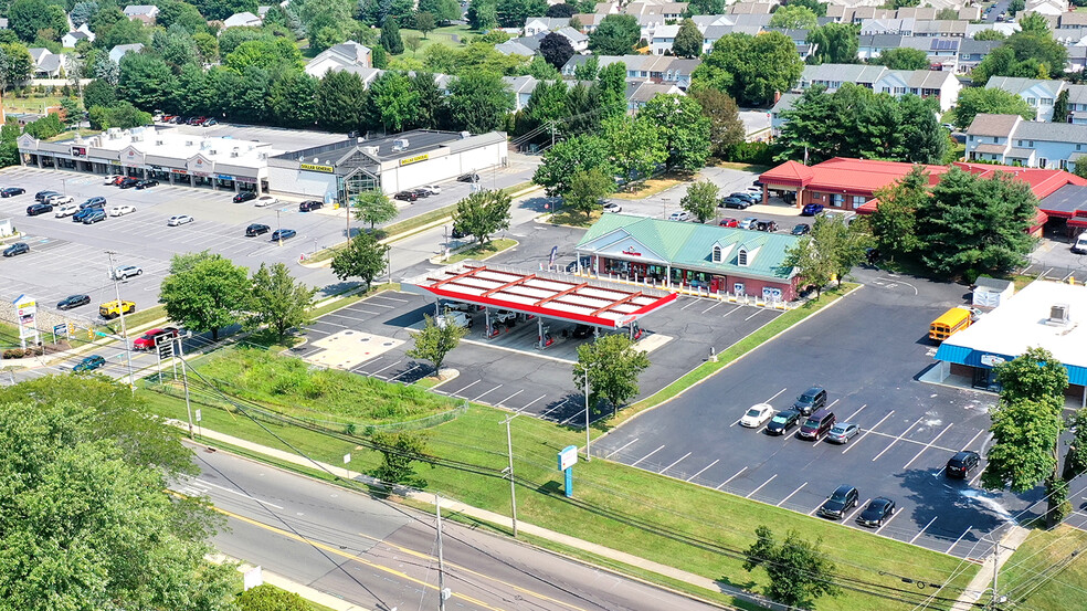 141 W Main St, Macungie, PA for lease - Building Photo - Image 3 of 9