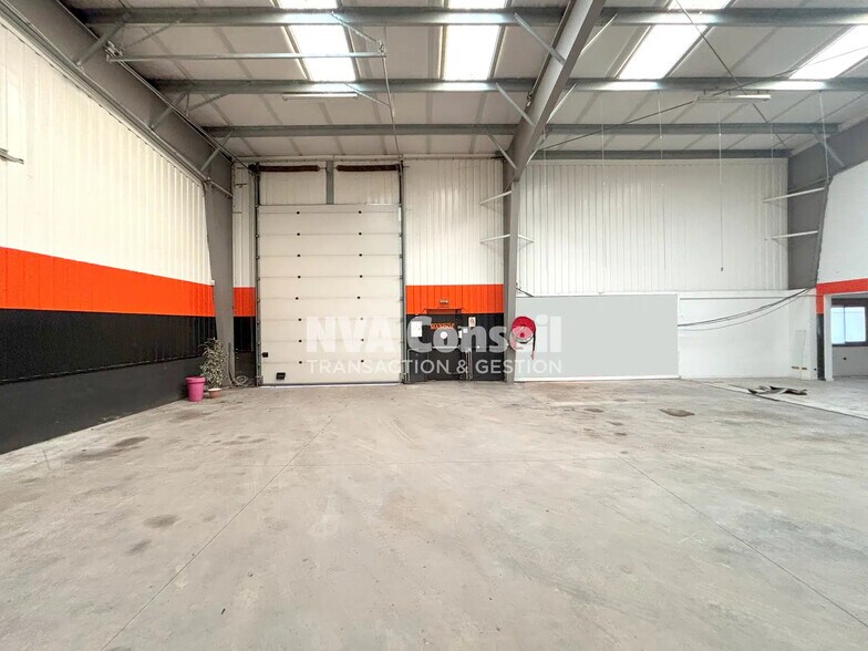 190 Chaussee Jules Cesar, Beauchamp for lease - Interior Photo - Image 2 of 7