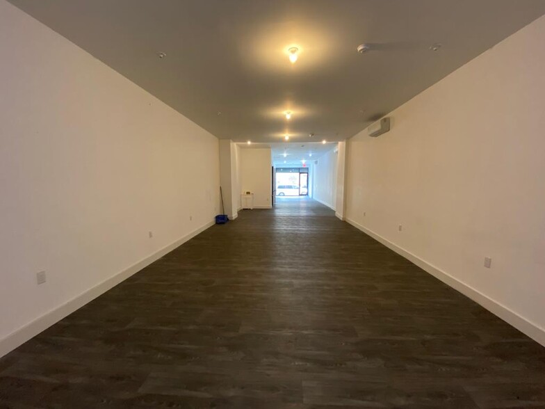 1335 Gates Ave, Brooklyn, NY for lease - Interior Photo - Image 2 of 9