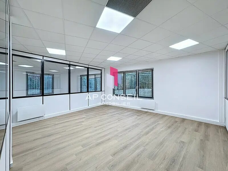 Office in Saint-Germain-en-Laye for lease Interior Photo- Image 1 of 3