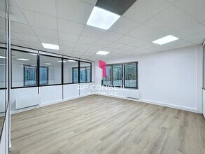 Office in Saint-Germain-en-Laye for lease Interior Photo- Image 1 of 3