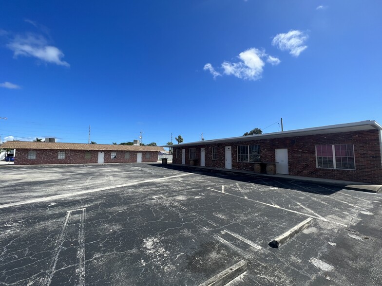 1254 Okeechobee Rd, West Palm Beach, FL for lease - Building Photo - Image 1 of 4