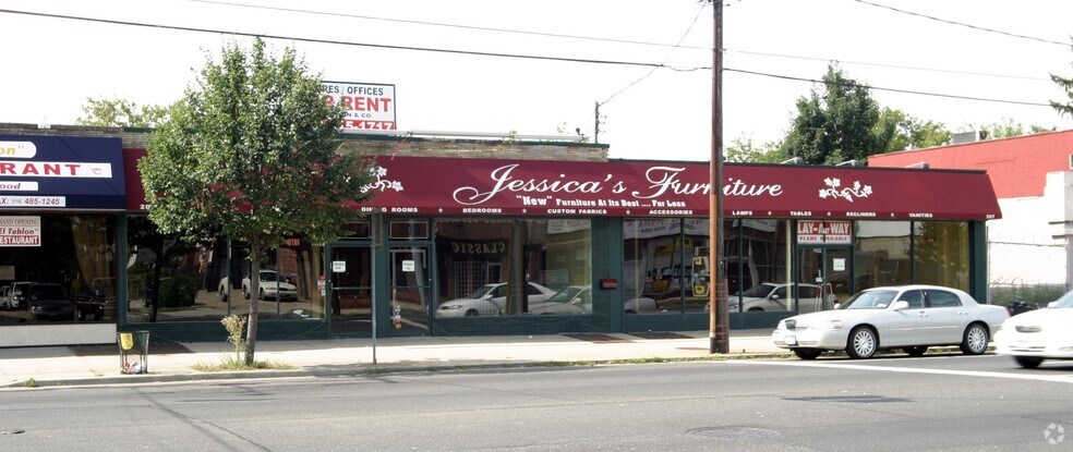 203-205 Hempstead Tpke, West Hempstead, NY for sale - Primary Photo - Image 1 of 1
