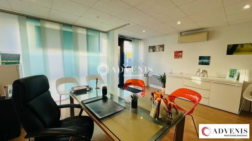 Retail in Mérignac for lease Interior Photo- Image 1 of 9