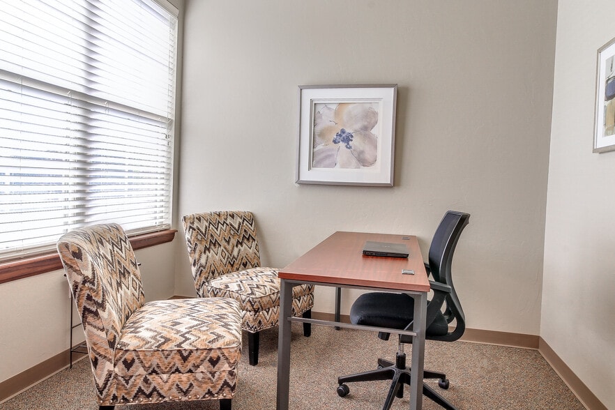 2524 N Broadway, Edmond, OK for lease - Interior Photo - Image 3 of 15