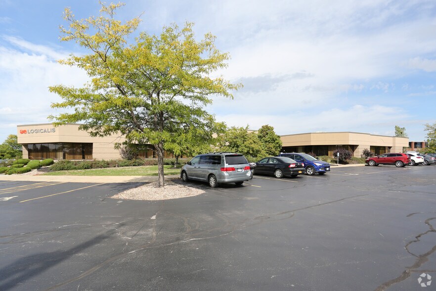 1780 Wehrle Dr, Williamsville, NY 14221