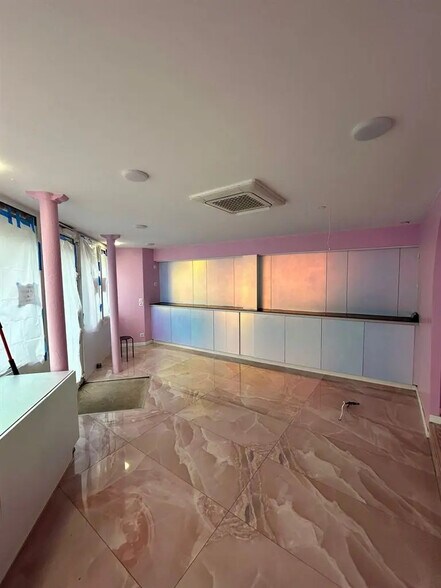 Retail in Saint-Mandé for lease - Building Photo - Image 2 of 6