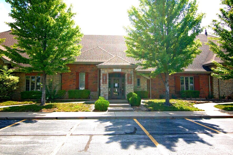 1557 E Primrose St, Springfield, MO for sale - Building Photo - Image 1 of 1