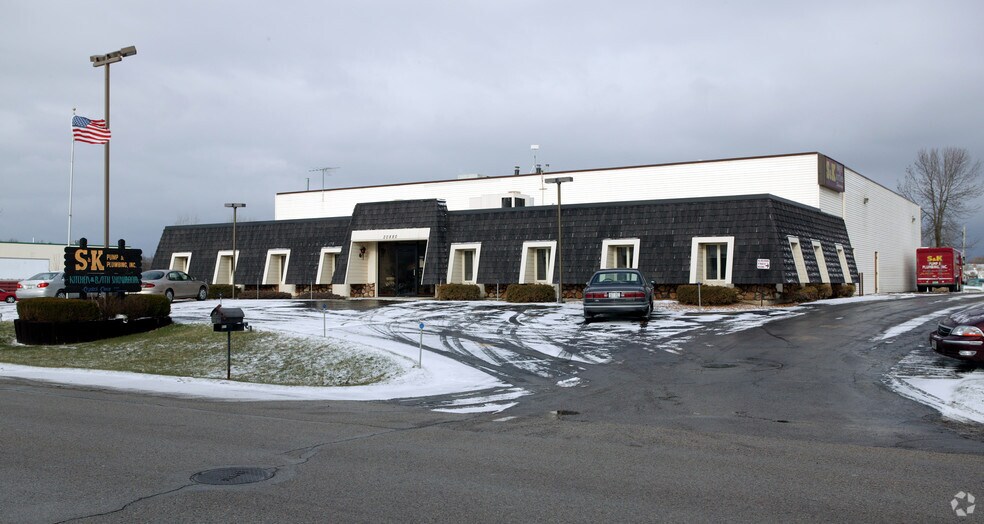 20880 Enterprise Ave, Brookfield, WI for sale - Primary Photo - Image 1 of 1