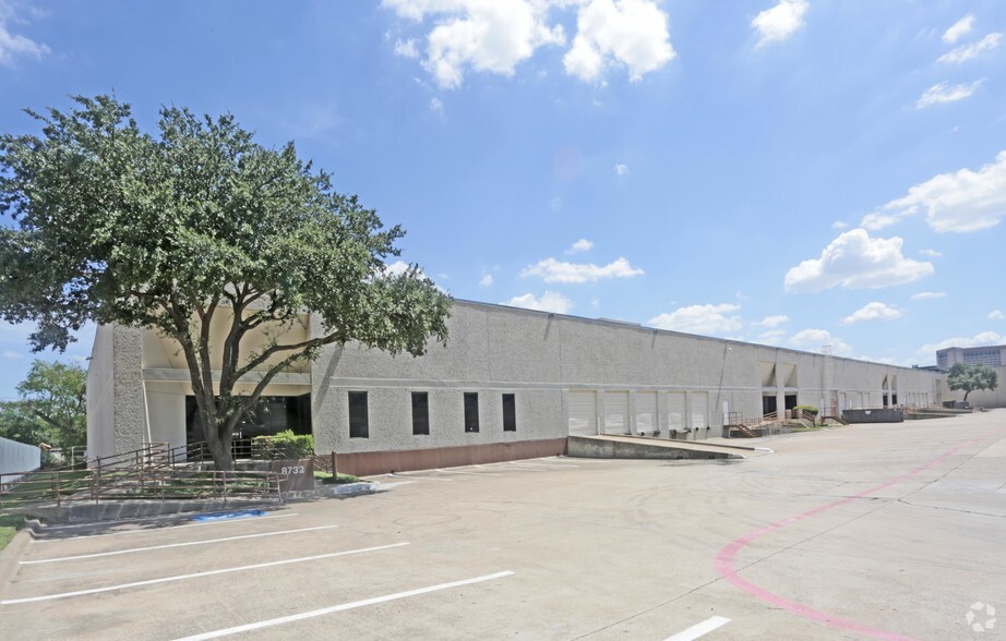 8724-8732 N Royal Ln, Irving, TX for lease - Building Photo - Image 1 of 11