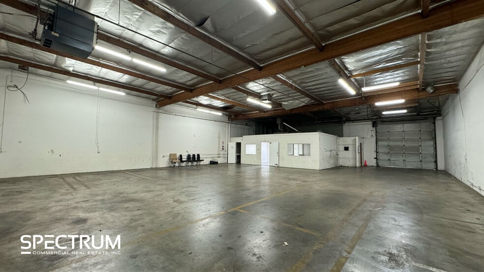 7730-7750 Gloria Ave, Van Nuys, CA for lease - Building Photo - Image 2 of 6