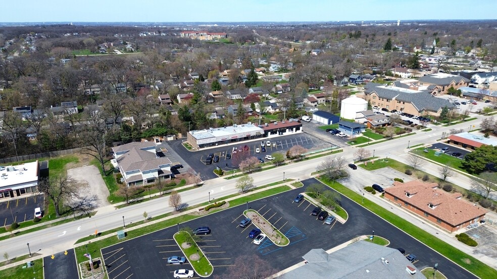332-350 S Main St, Bartlett, IL for lease - Building Photo - Image 3 of 8
