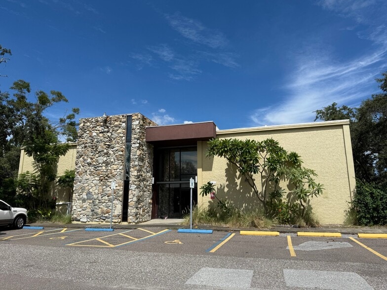 1401 5th Ave N, Saint Petersburg, FL for lease - Building Photo - Image 2 of 8