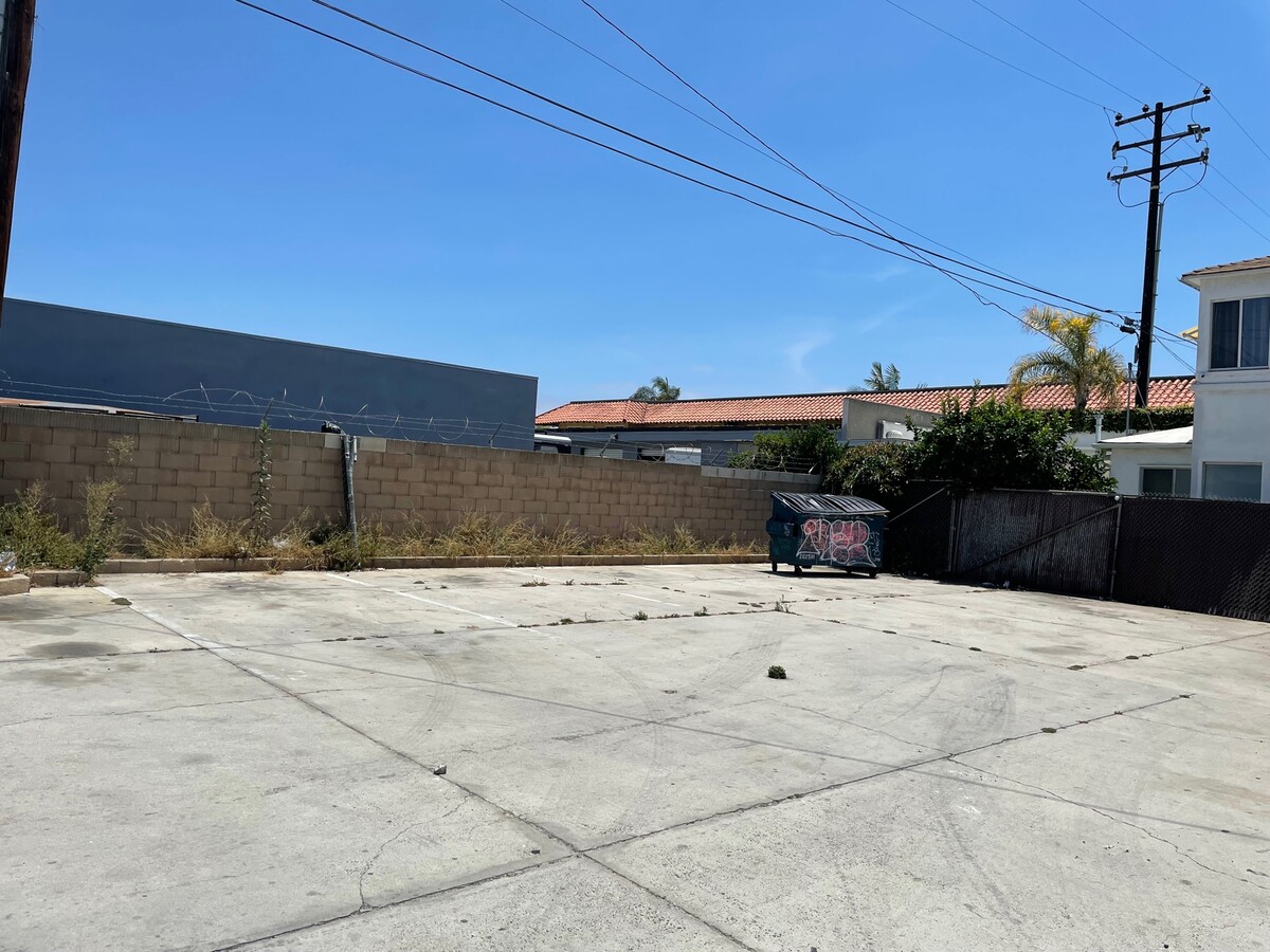 2136 Newport Blvd, Costa Mesa, CA 92627 | LoopNet