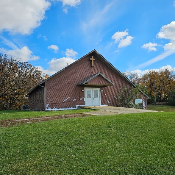 521 Central Ave, Sunburg, MN for sale - Primary Photo - Image 1 of 9