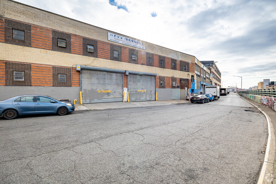 5718 Flushing Ave, Maspeth, NY for lease - Building Photo - Image 1 of 4