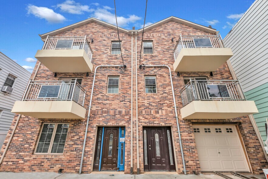 60-16 56th Ave, Maspeth, NY for sale - Primary Photo - Image 1 of 1