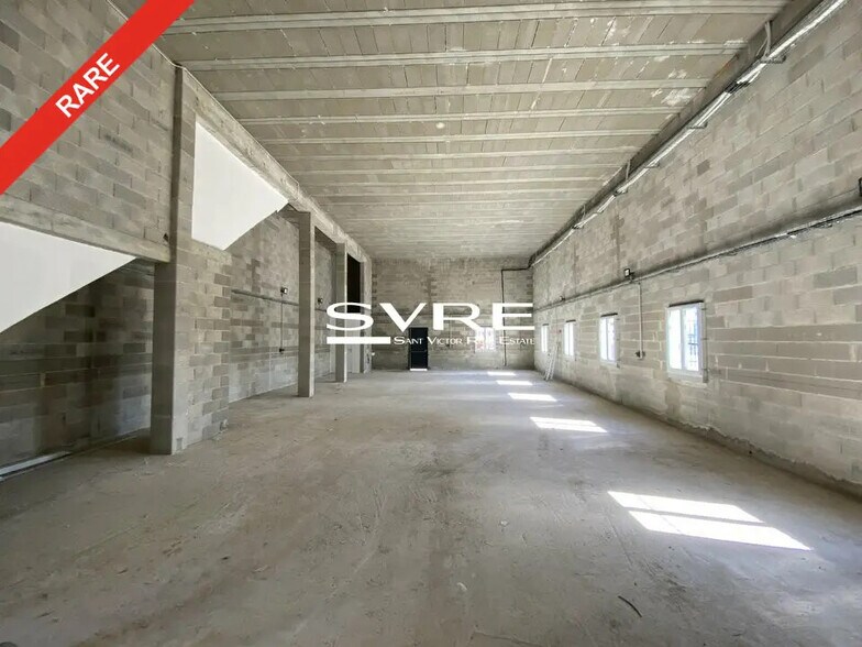 Industrial in Vitrolles for lease - Interior Photo - Image 1 of 3