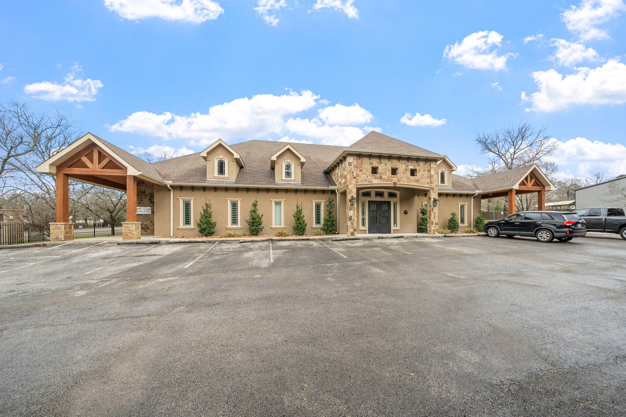 3210 N Frazier St, Conroe, TX for sale Building Photo- Image 1 of 1
