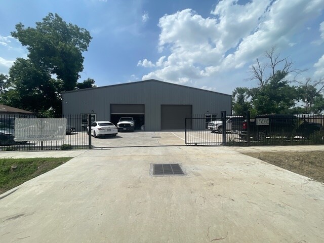 10030 Burnside Ln, Houston, TX for lease Building Photo- Image 1 of 21