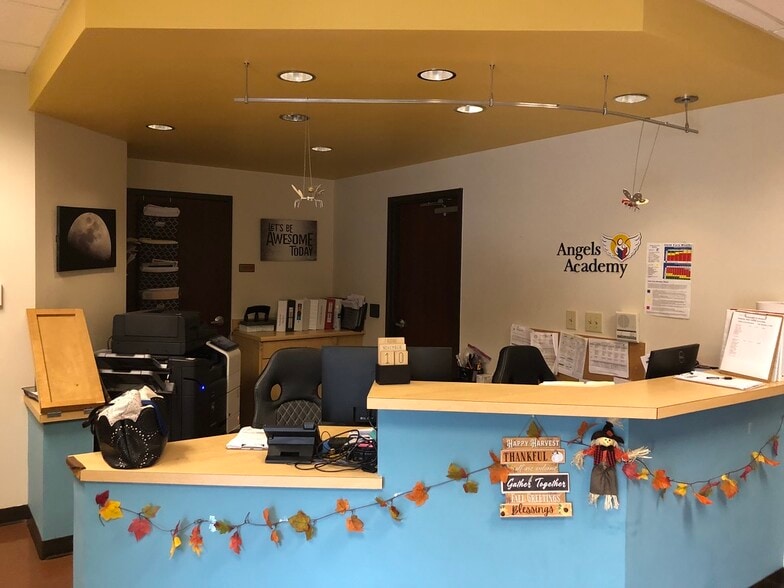 5845 Campbellton Rd SW, Atlanta, GA for sale - Interior Photo - Image 3 of 23