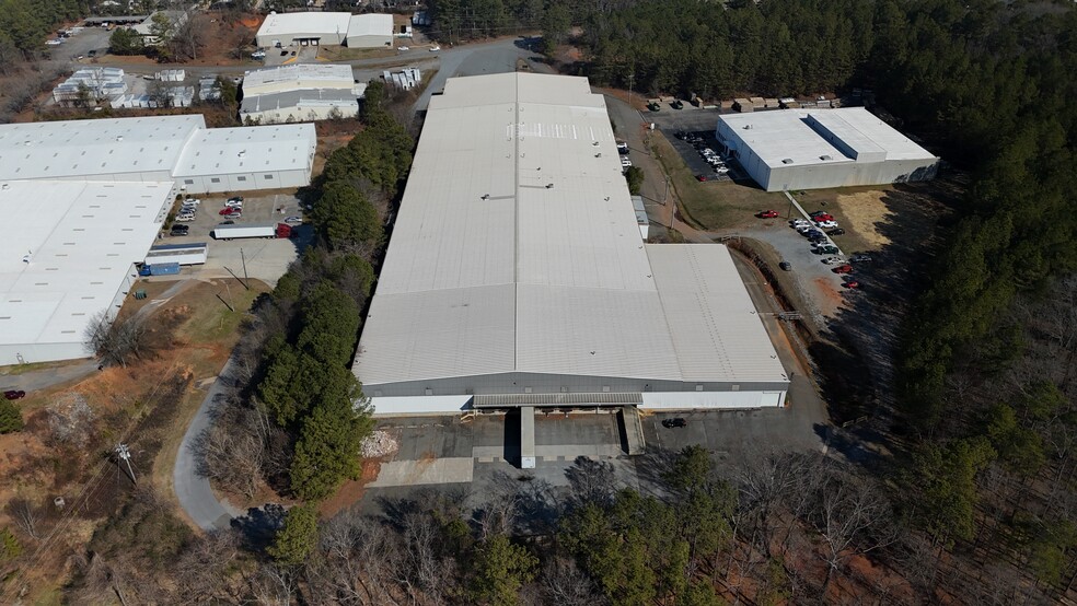 220 River Dr, Cartersville, GA for lease - Building Photo - Image 2 of 3