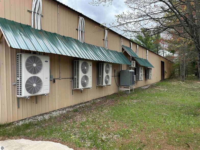 404 S Park Dr, Kalkaska, MI for sale - Building Photo - Image 2 of 10