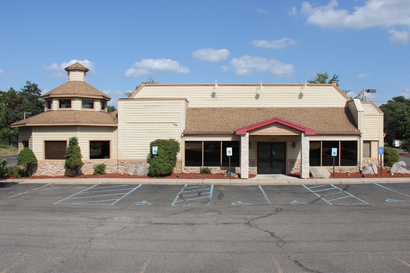 2100 N Haggerty Rd, Canton, MI 48187