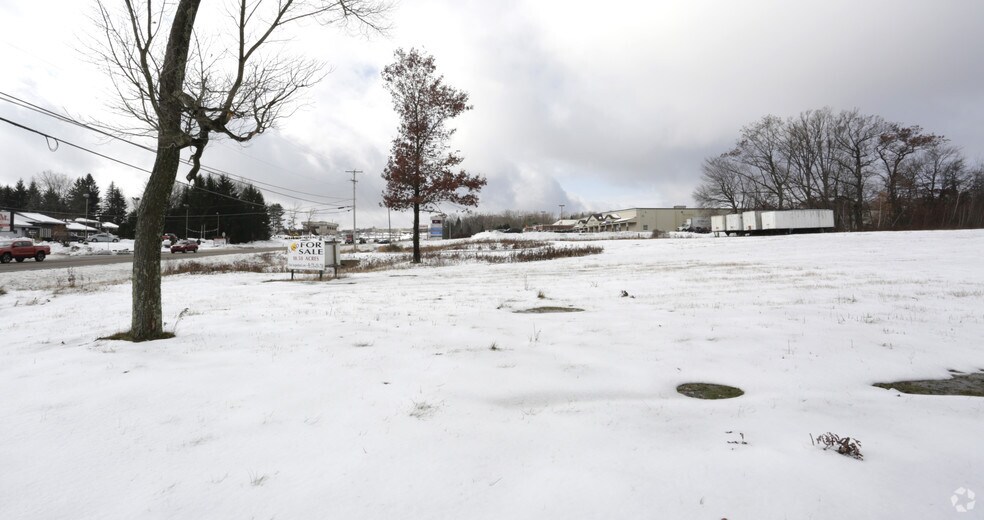 400-424 Airport Rd, Hazleton, PA for sale - Building Photo - Image 1 of 1