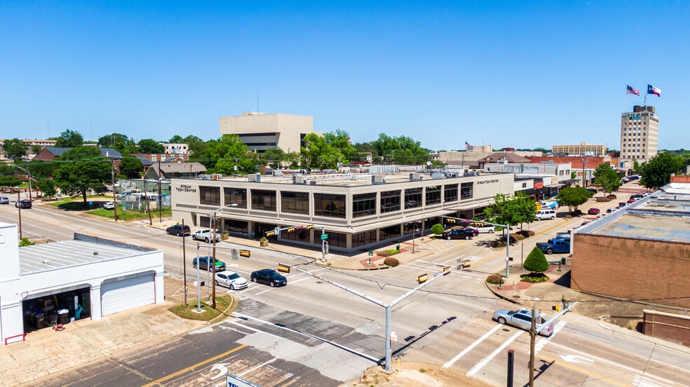 119 W Tyler St, Longview, TX for lease - Building Photo - Image 3 of 12