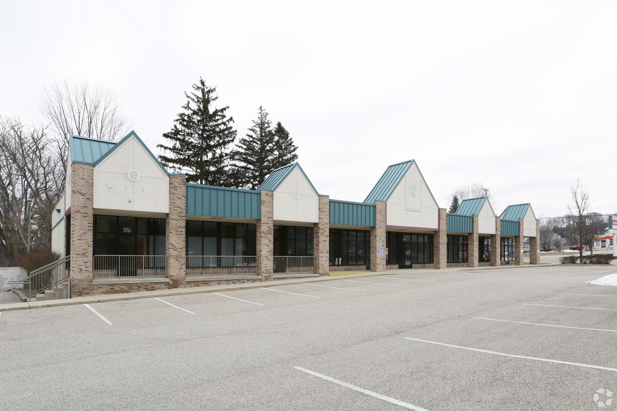 4981 Plainfield Ave, Grand Rapids, MI for sale Building Photo- Image 1 of 1