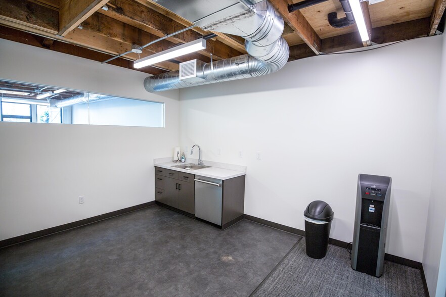 2415-2419 SE 11th Ave, Portland, OR for lease - Interior Photo - Image 3 of 8