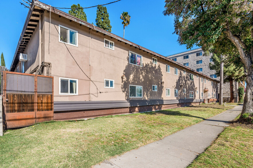 17319 Vanowen St, Van Nuys, CA for sale - Building Photo - Image 1 of 1