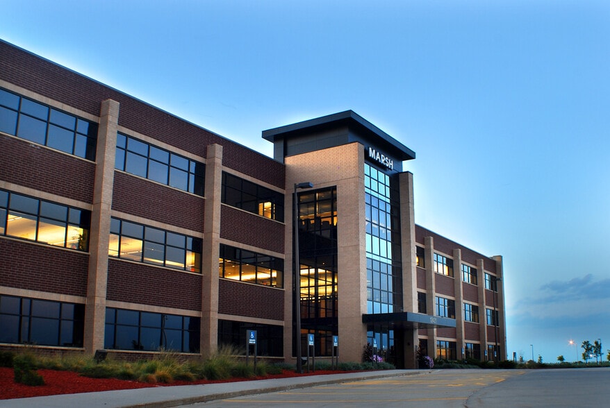 12421 Meredith Dr, Urbandale, IA 50398 The Crescent Building