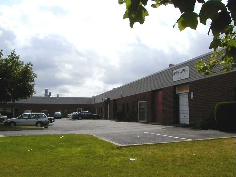 181 E Industry Ct, Deer Park, NY for lease - Building Photo - Image 1 of 21