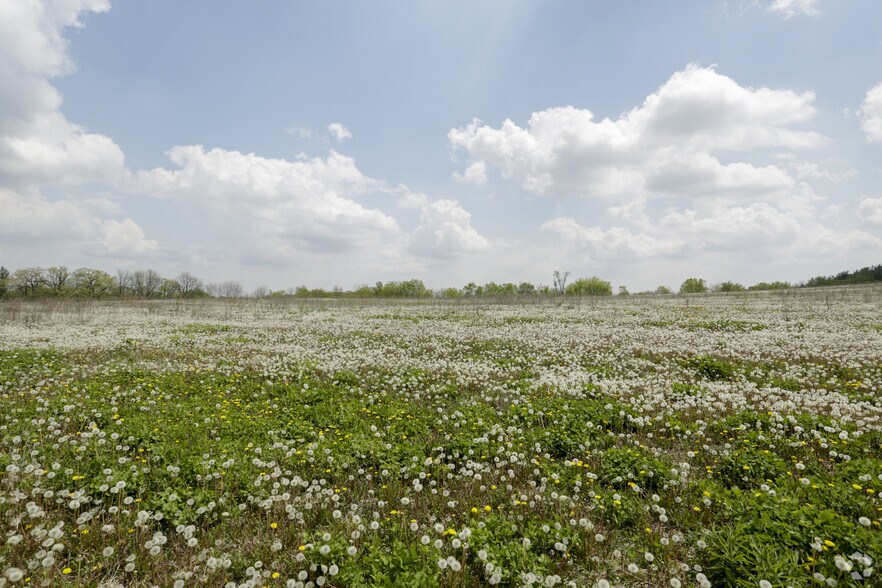 552 N Main St, Cottage Grove, WI 53527