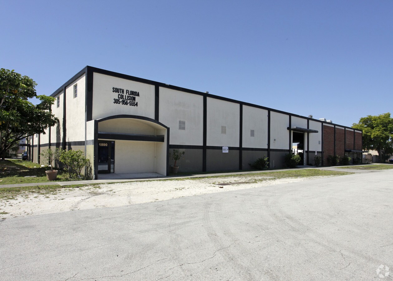 1890 NE 150th St, Miami, FL 33181