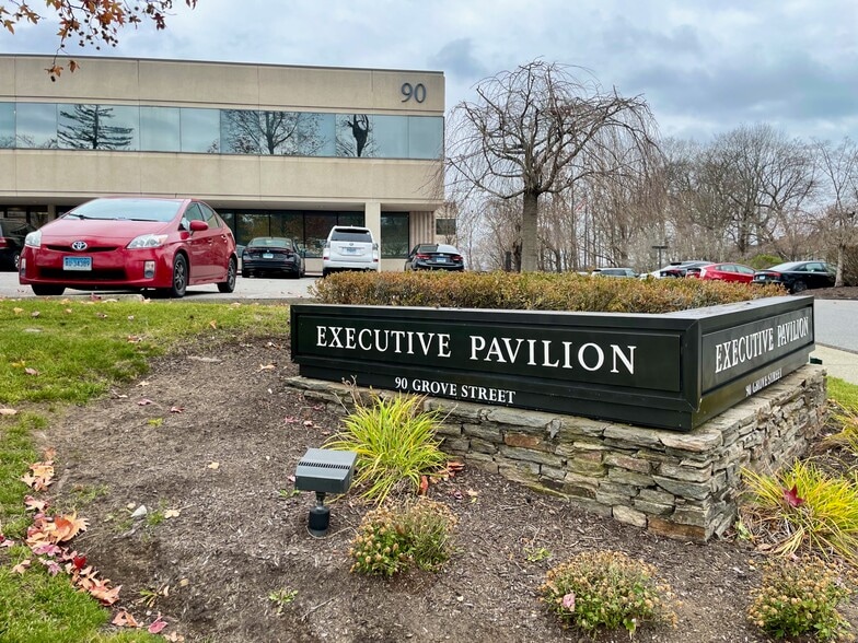 90 Grove St, Ridgefield, CT for sale - Building Photo - Image 2 of 15