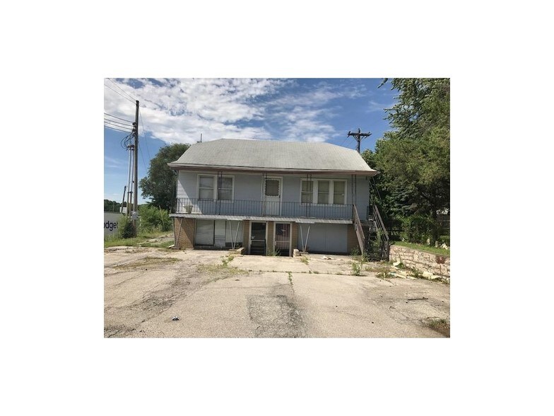 204 E Gudgell Ave, Independence, MO 64055