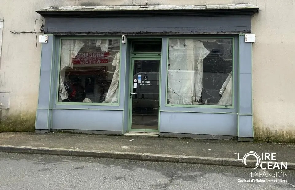 Retail in Candé for sale Building Photo- Image 1 of 7