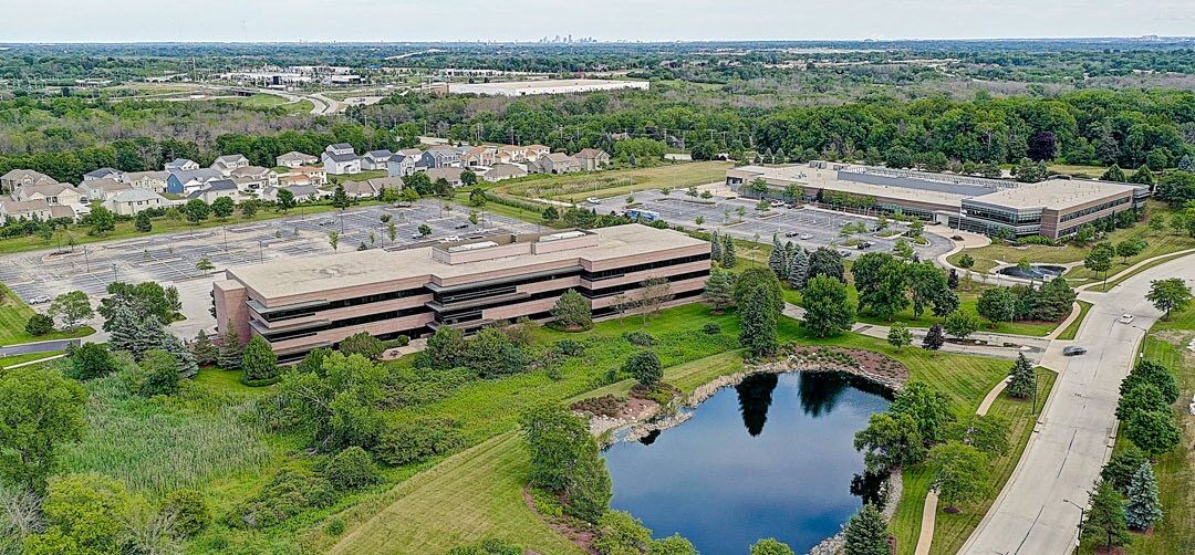 W126N7338 Flint Rd, Menomonee Falls, WI for lease Building Photo- Image 1 of 8