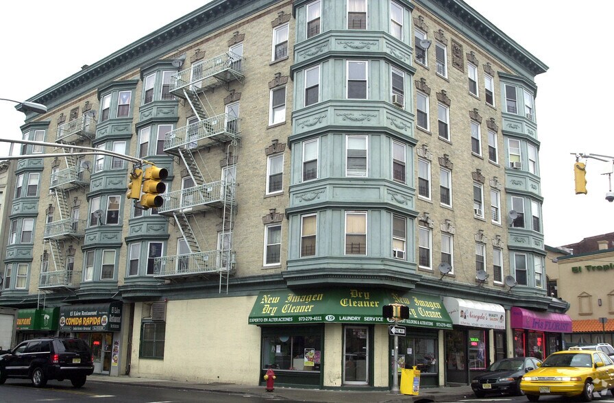 1921 Park Ave, Paterson, NJ 07501