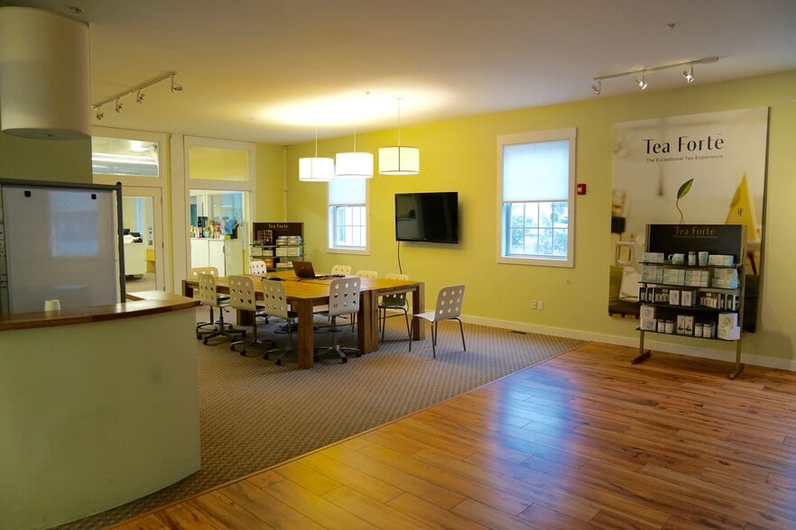 23 Bradford St, Concord, MA for lease - Building Photo - Image 2 of 10