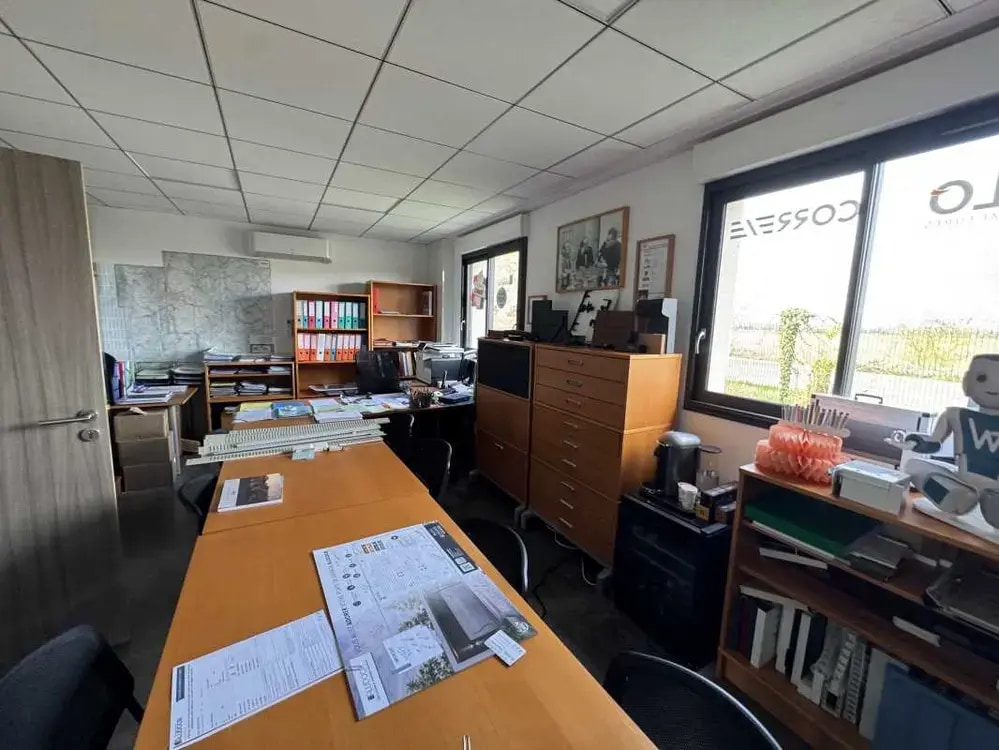 Office in Saint-Laurent-de-Mure for sale Interior Photo- Image 1 of 4