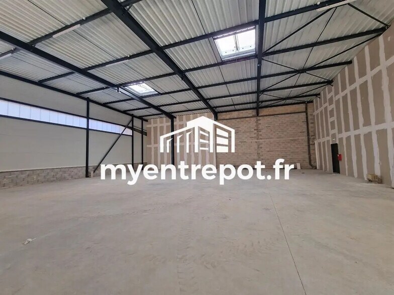 Industrial in Marseille for lease - Interior Photo - Image 2 of 5