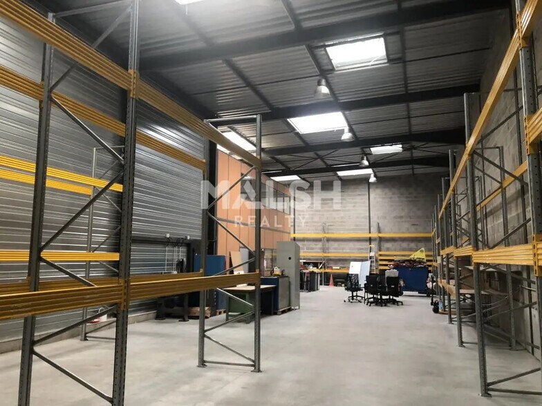 Office in Chaponost for lease - Interior Photo - Image 2 of 6