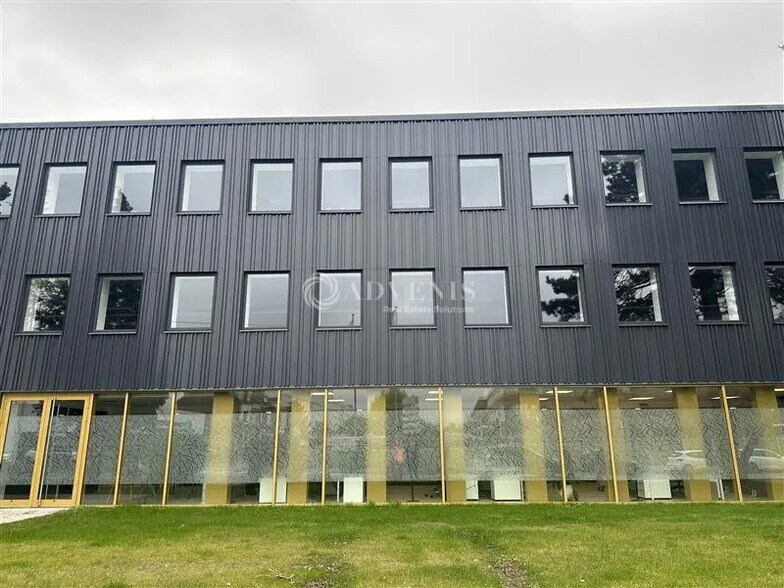 Office in Wasquehal for lease - Building Photo - Image 2 of 9